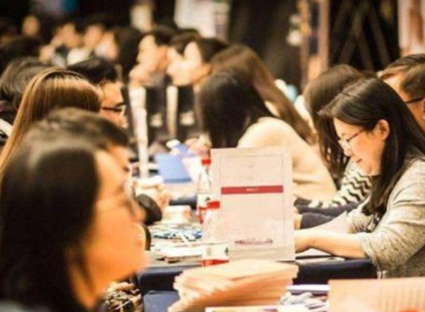 求职|四种适合女生就读的专业，未来好找工作，发展待遇也不错