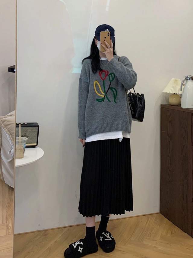 江南小蚂蚁 秋冬韩系日常穿搭，基础款穿搭有技巧，这样搭配摆脱沉闷感