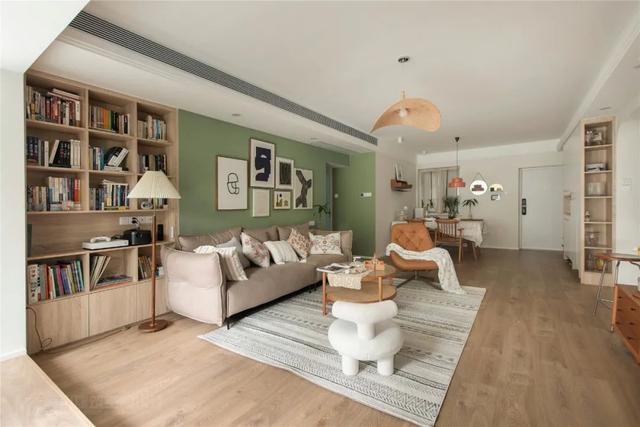 135㎡现代简约，温馨舒适的空间，加上草绿色的点缀，文艺舒适