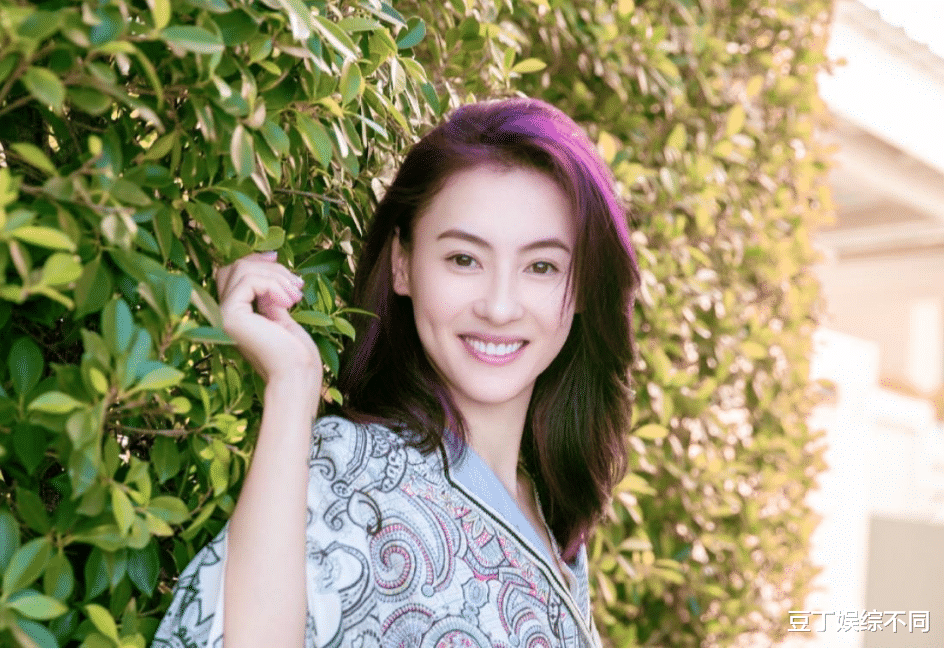 张柏芝|张柏芝13岁儿子发育过剩！身高已超1米7，拥有8块腹肌，颜值超谢霆锋