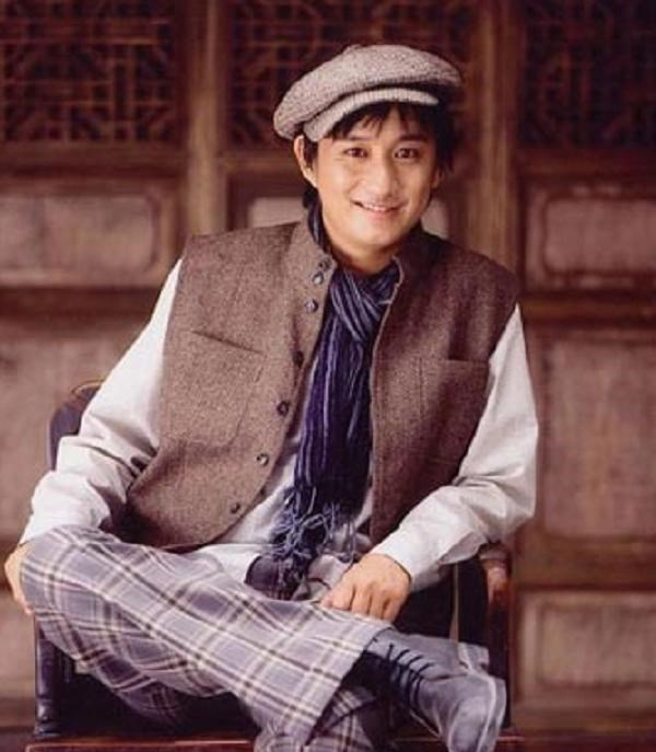 黄磊|黄磊的背景有多强？当他父亲的身份曝光后，网友：真的低调！