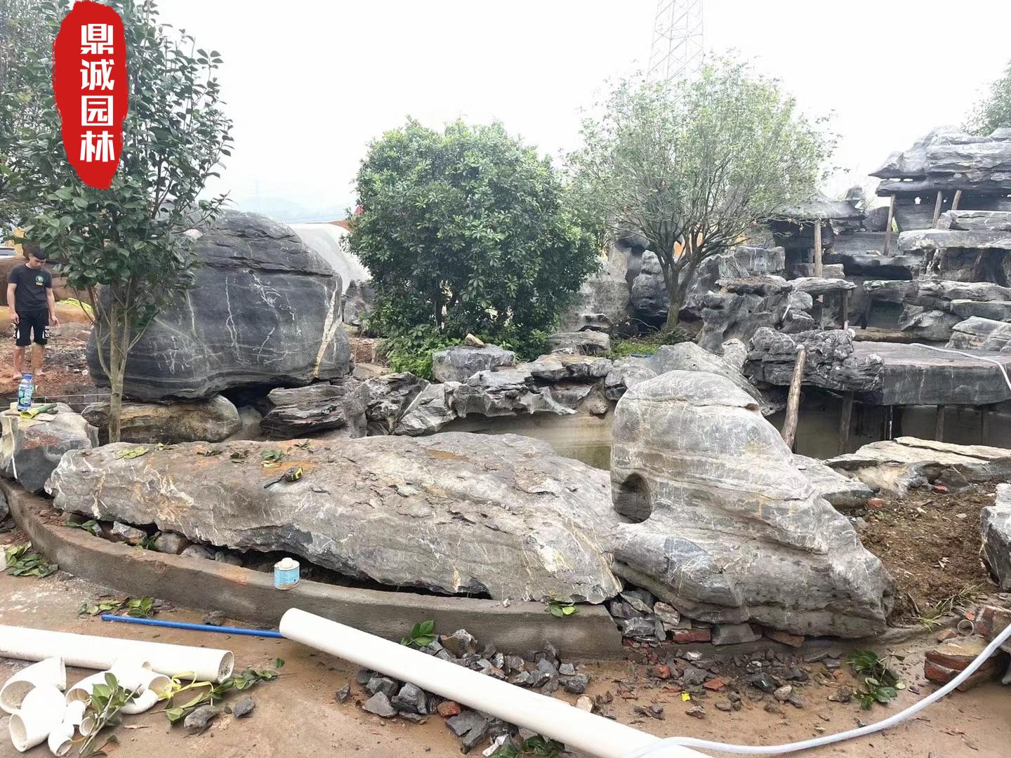 太湖石庭院别墅假山造景设计