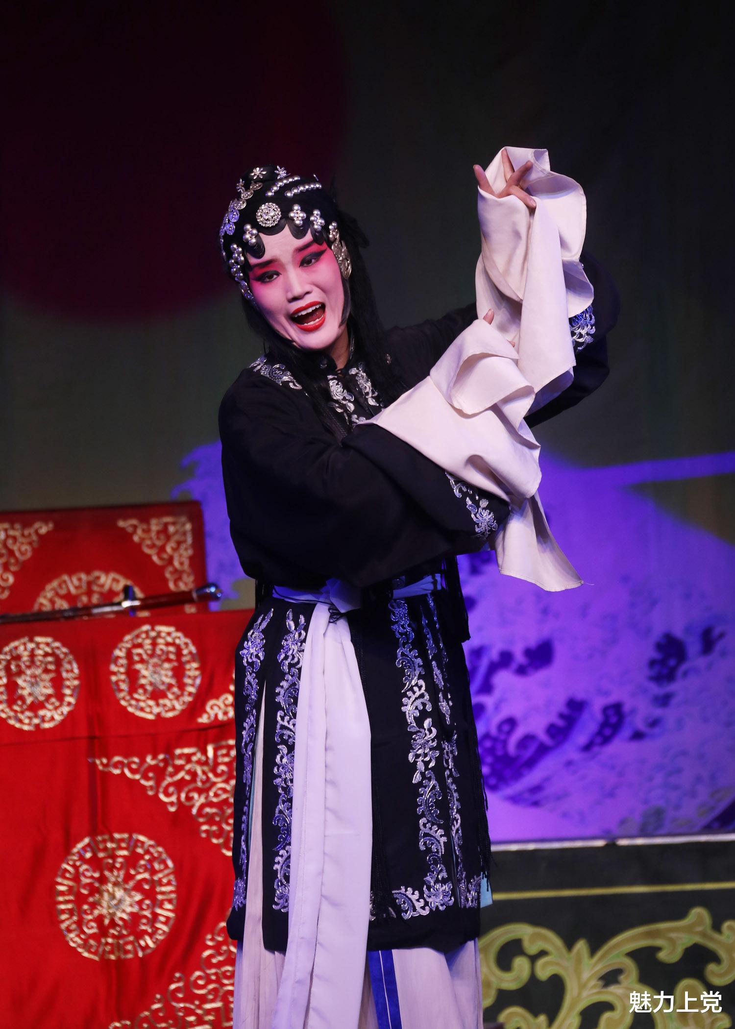 魅力上党 长治市上党梆子剧团走进潞州区屈家庄村惠民演出