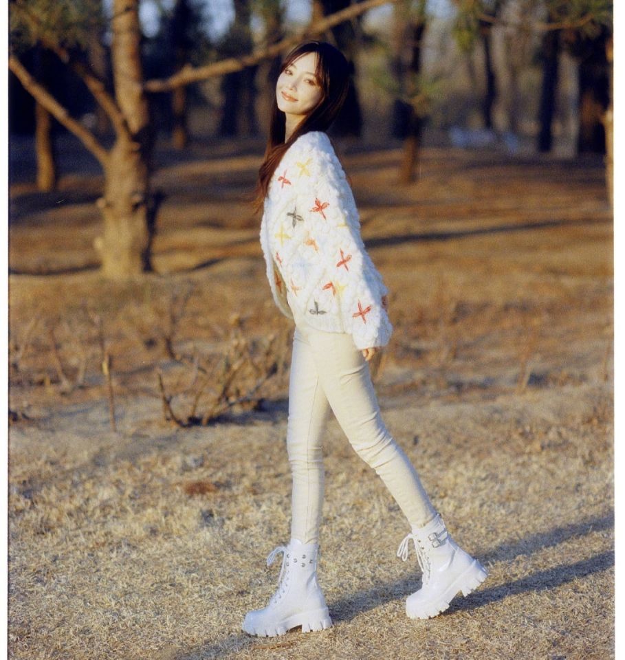 李小璐|李小璐捂胸劲舞，疑似和榜一热恋？贾乃亮: 到此为止