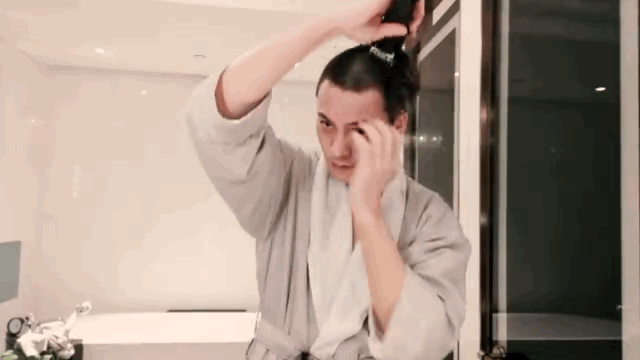 寸头|男明星寸头造型，肖战陈伟霆很野，最后一位却像是犯了罪