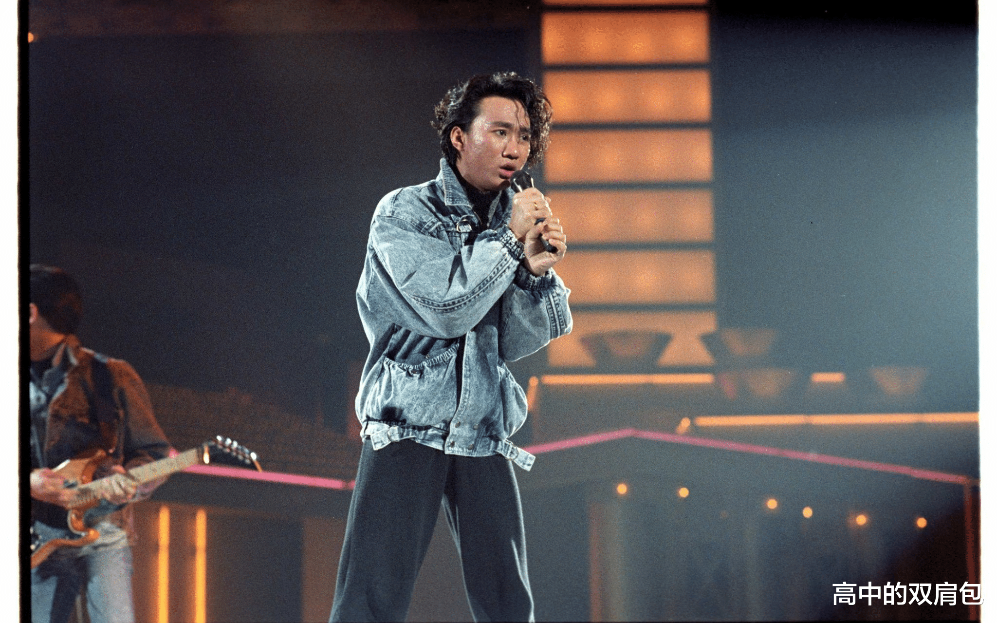 耳机|演唱会上，歌手耳朵里戴的其实不是“耳机”，网友：涨知识了