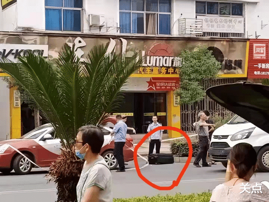 出租车 骇人听闻，大白天用行李箱藏尸搭乘出租车，案件更多细节曝光