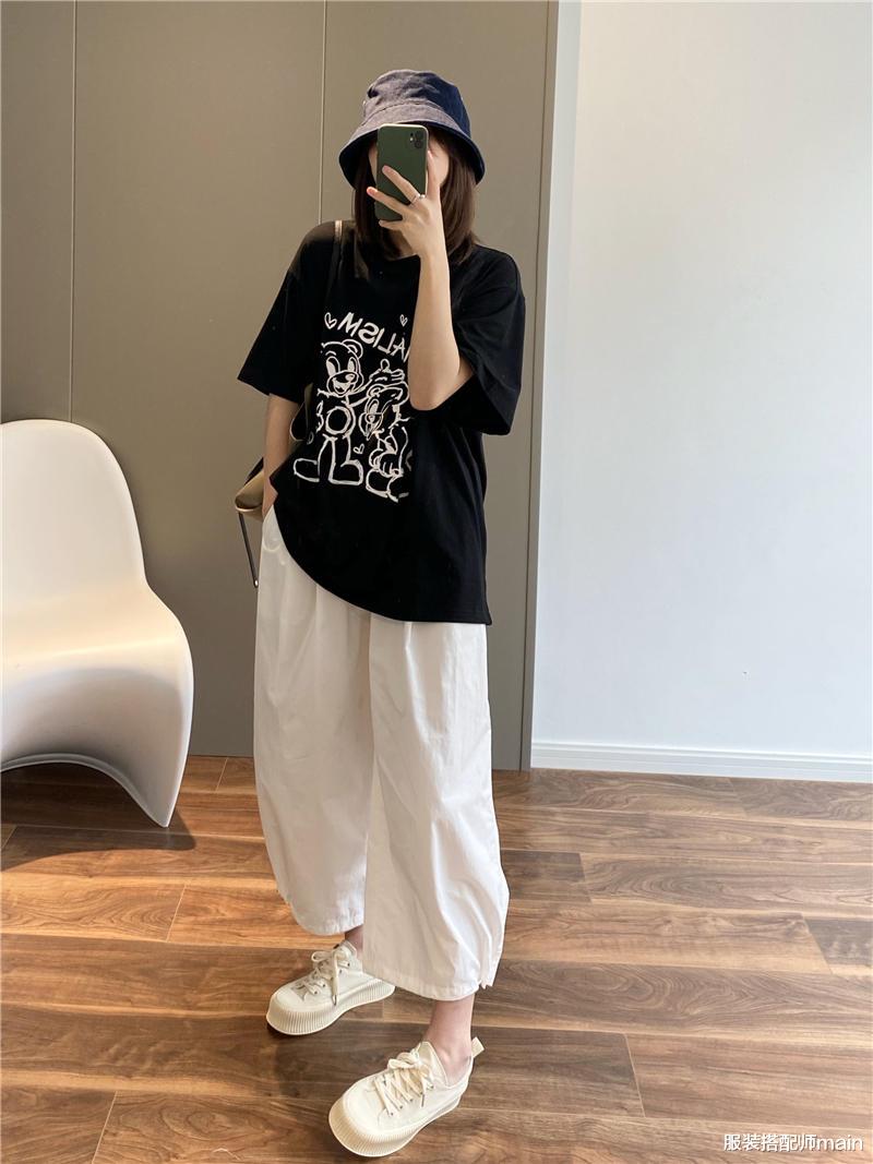 服装搭配师main|如何只用4件T恤，拯救一柜子的基础款