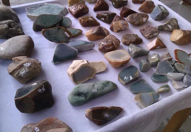 翡翠|翡翠价格的未来走势分析