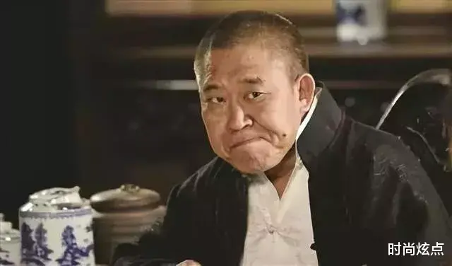 时尚炫点|杜旭东拍摄《大宅门》时，有场戏需要被陈宝国按着“喝尿”，嚷道：“陈宝国，你来真的啊！”