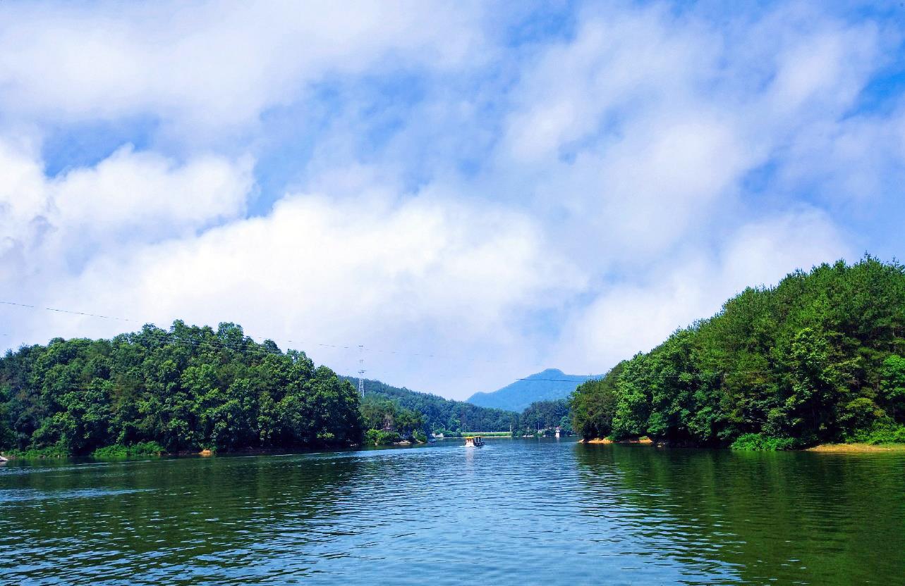 汉中 距汉中20公里，有一个被遗忘的“小南湖”，风景媲美杭州西湖！
