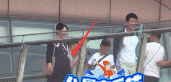 白百何|陈羽凡离婚6年，白百何路边挺浑圆孕肚被曝光！