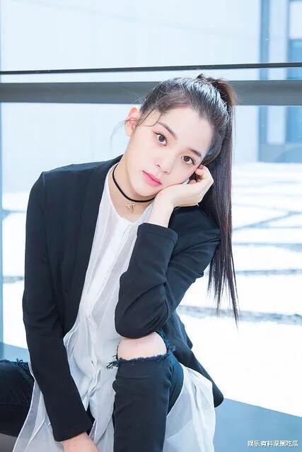 |如何解读欧阳娜娜从清纯走向成熟风的转变？是转型还是蜕变