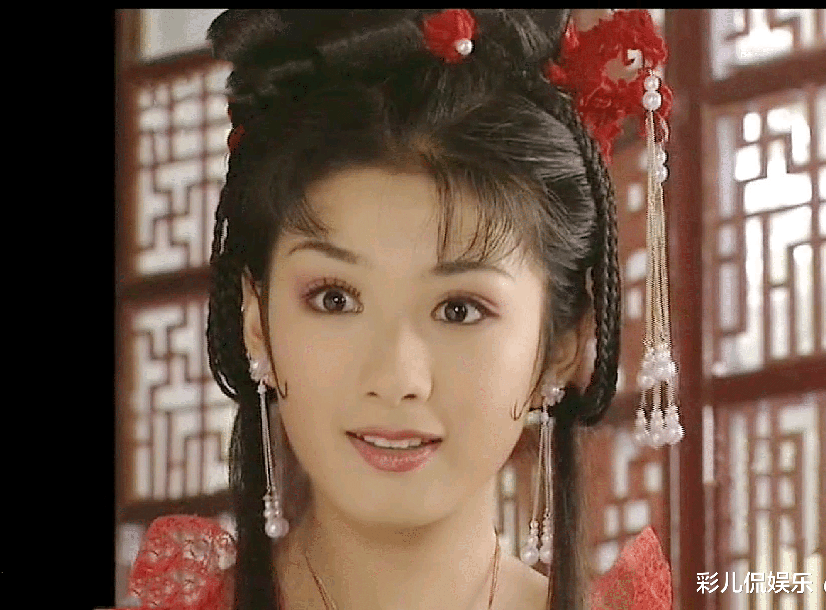 人物设定|5年离婚2次，曾被前夫打到坐轮椅，无戏可拍仍在慈善会上捐款70万