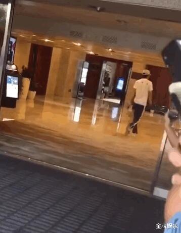 吴亦凡|粉丝与张哲瀚完美错过！不打扰就是最好的陪伴