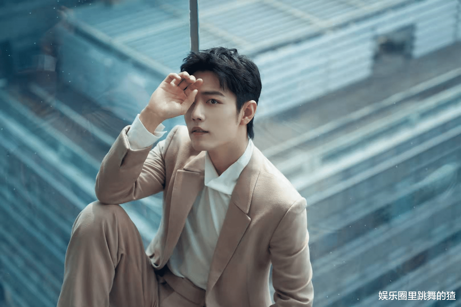 肖战|肖战火到海外了！代言广告被全球第一高楼循环播放，太有牌面