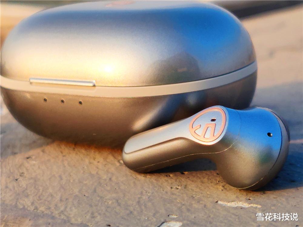 耳机|质朴圆润外观+低调而奢华的音效 戴上你就不想放下的SOUNDPEATS H2