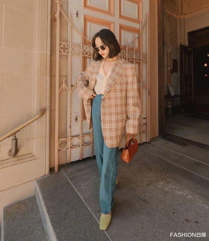 FASHION日报|美国华裔博主擅长把鲜艳的色彩用在上半身 小个子女生可以学起来! ?