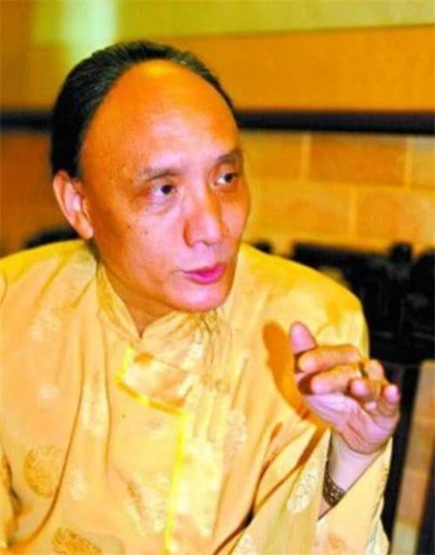 多尔衮|他自称多尔衮孙子，买不到火车票，大闹火车站怒斥：你们都是奴才