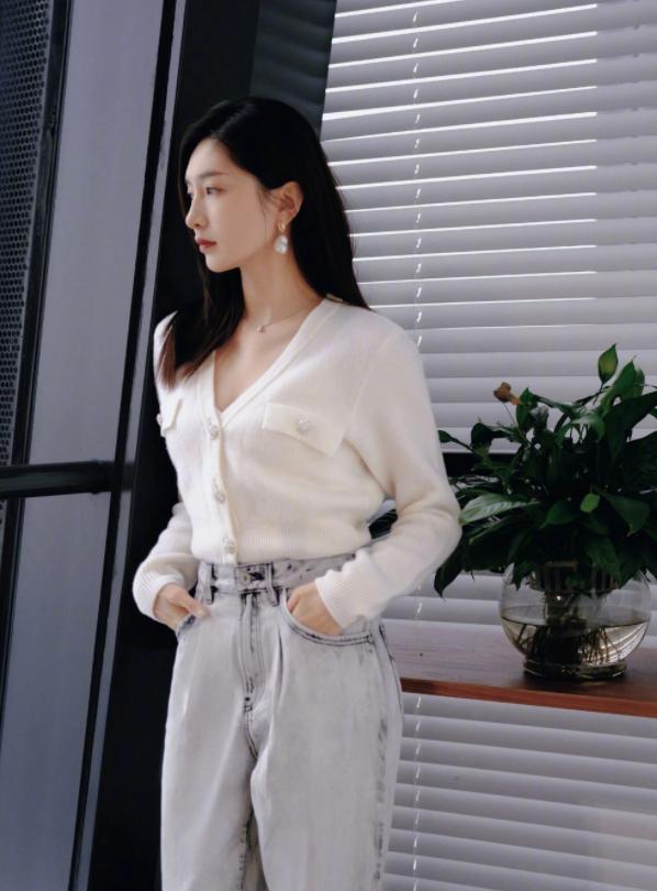 江疏影|江疏影不愧是“腿精”，当她穿上缠绕鞋后，懂了当年胡歌的眼光