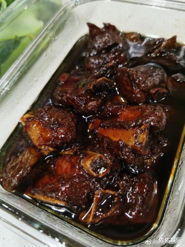 黄晓明|被baby隔空表白后，黄晓明深夜与友人聚餐，同返爱巢破婚变传言