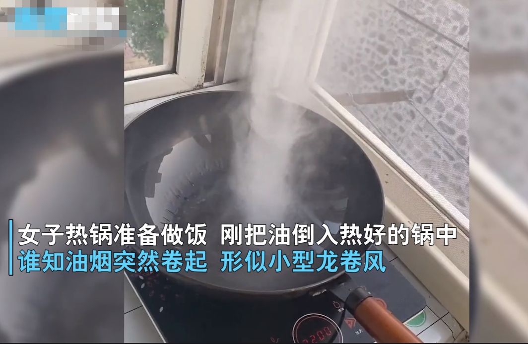 辽宁:一女子用热锅做饭,刚把油倒入,瞬间做出了一道狠菜
