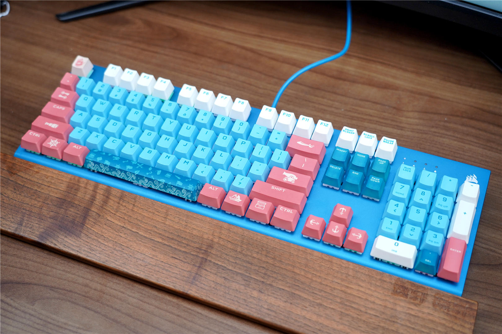 机器人|杰克船长的新“坐骑”,伴你遨游大海,海盗船碧蓝之海机械键盘