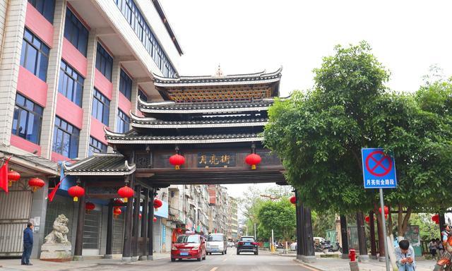 张红玉玉说三农 认识柳州百里侗乡三江县，就从月亮街开始，鼓楼、风雨桥一个不少