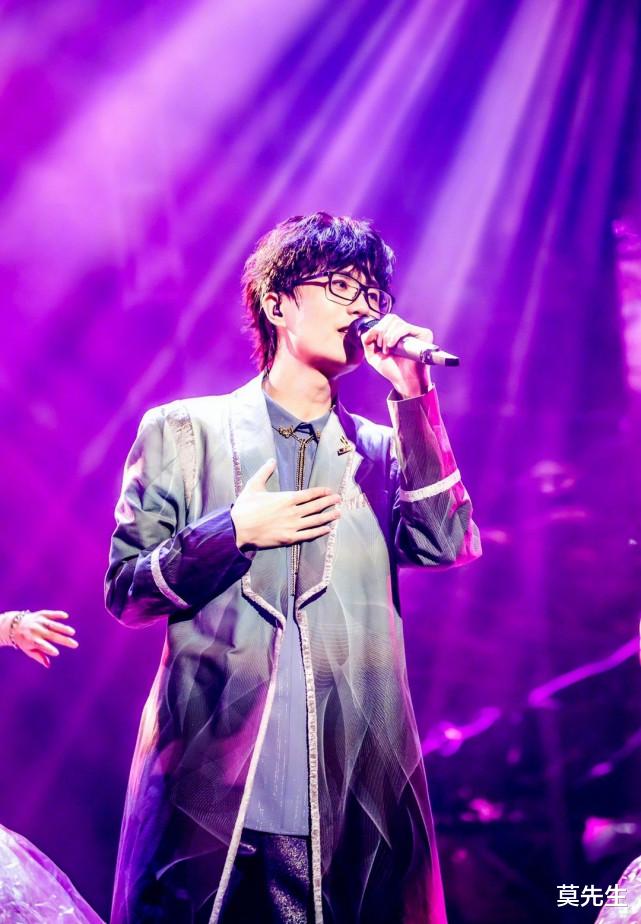 许嵩|许嵩曾为汶川地震写歌无人在意,如今却被爆料睡粉,照片被公开