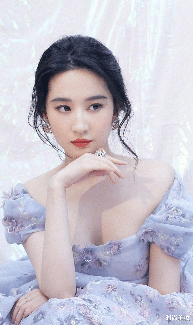时尚美妆|刘亦菲新戏拍摄英姿飒爽，动作行云流水，战场妆掩盖不住好皮肤