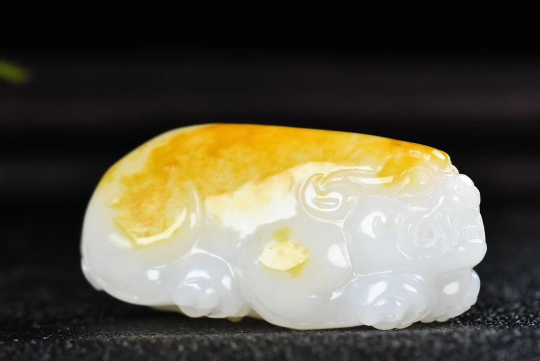 |和田玉中的贵族——黄沁籽料