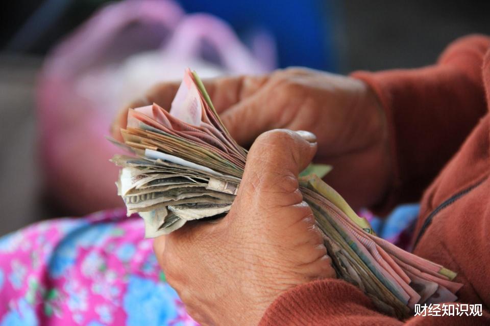 银行 银行存款利率5.4%，为什么还有人不愿意存？储户：我又“不傻”