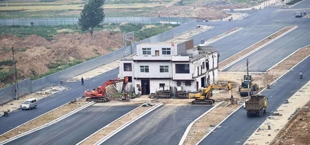 上海市|上海“悲惨”钉子户：在马路中间苦守14年，结果一分钱也没多