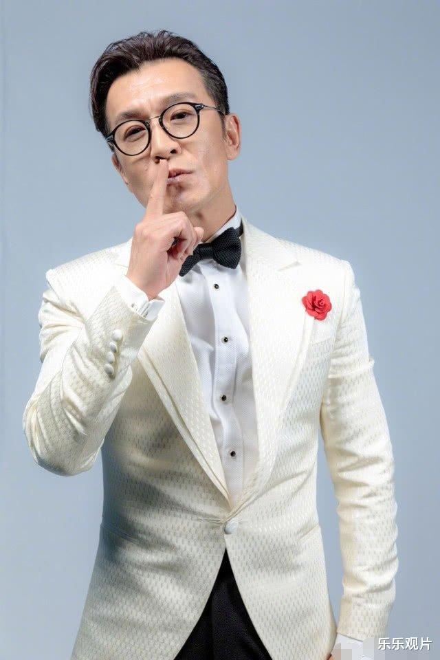 李咏|李咏离世后第三个冥诞:妻子哈文配图显伤感,让人忍不住落泪