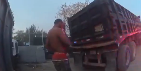 火箭队|火箭球员被殴打后画面曝光，赤裸半身满脸鲜血太狼狈，小波特与警察争论