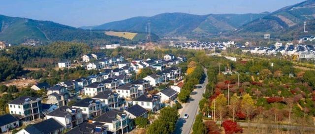 清影乱华裳 湖州长兴县按世行经济状态分类：2020年人均GDP达到全面小康水平！