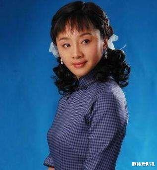 蔡明|她曾比宋丹丹蔡明还红，捧红丈夫后却惨遭抛弃，如今与儿子相依为命