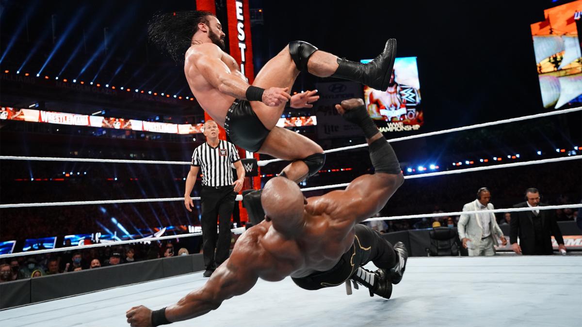 wwe|莱斯利“痛扁锁”强势锁晕德鲁，现象级大师实现WWE大满贯！