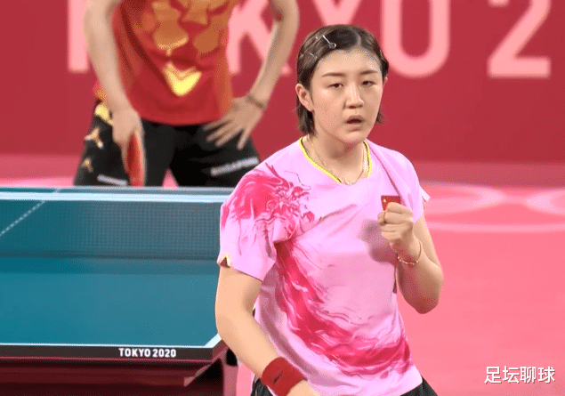 朱婷|4-2！陈梦击败孙颖莎夺冠，两人举起国旗，国乒9连冠，中国第15金
