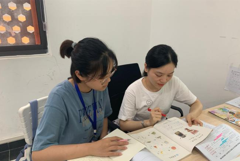 90后|高学历人才大量涌入，师范生被抢饭碗，专业优势已不再吃香