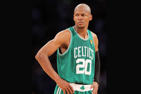 斯蒂芬·库里|雷阿伦投进2000记三分用824场，哈登760场，那库里呢？太秀了