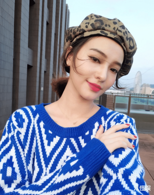 郑云灿|欧弟前妻郑云灿否认新恋情：有够扯，就坐在木椅上聊天等朋友