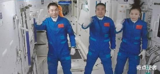 不仅携带特殊行李,神十三航天员还都配了枪,是为了防身?