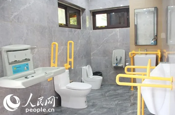 树艺蛙APP|女更衣室男孩含量太高，“太子”妈的操作，还在把猥亵当成纯真？