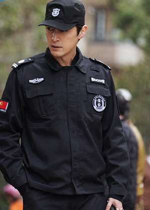 娱乐小扒团 胡歌上热搜,路透气质不凡,周润发冯提莫便装也同样隐藏不了气质