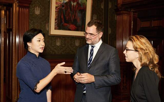 金星|彻底发飙了！金星连发三条微博怒斥江苏卫视，网友留言纷纷力挺她