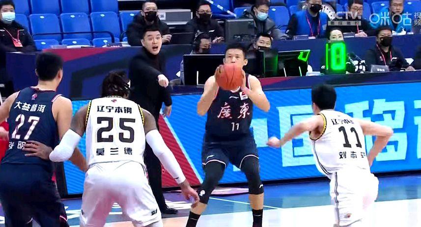 严鼎皓|开局20-0！杨鸣神奇变阵打花广东，郭少单节9+4，莫兰德碾压易建联