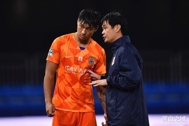 李霄鹏|国足为何青睐李霄鹏：一优点与李铁类似，救火教练最佳选择