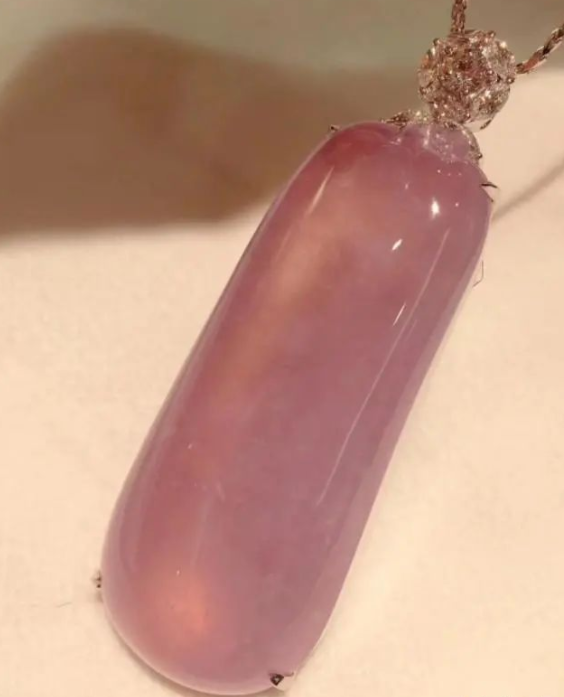 翡翠|一块冰粉翡翠，罕见珍品！