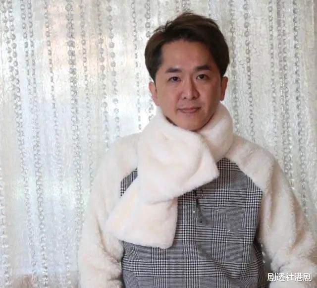 邓兆尊|恭喜！54岁著名港星疑打破丁克主义，三房女友已秘密怀孕，8亿财产有了继承人